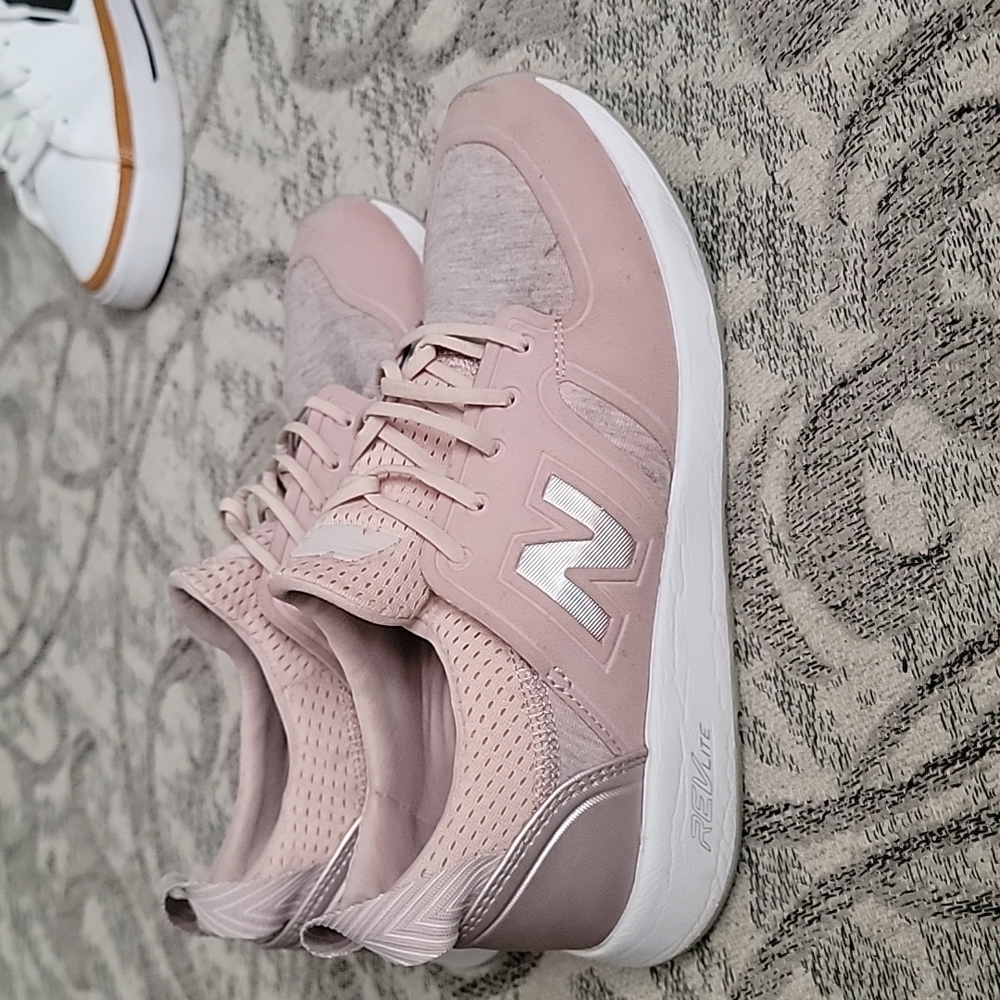 New Balance Rev Light sneakers